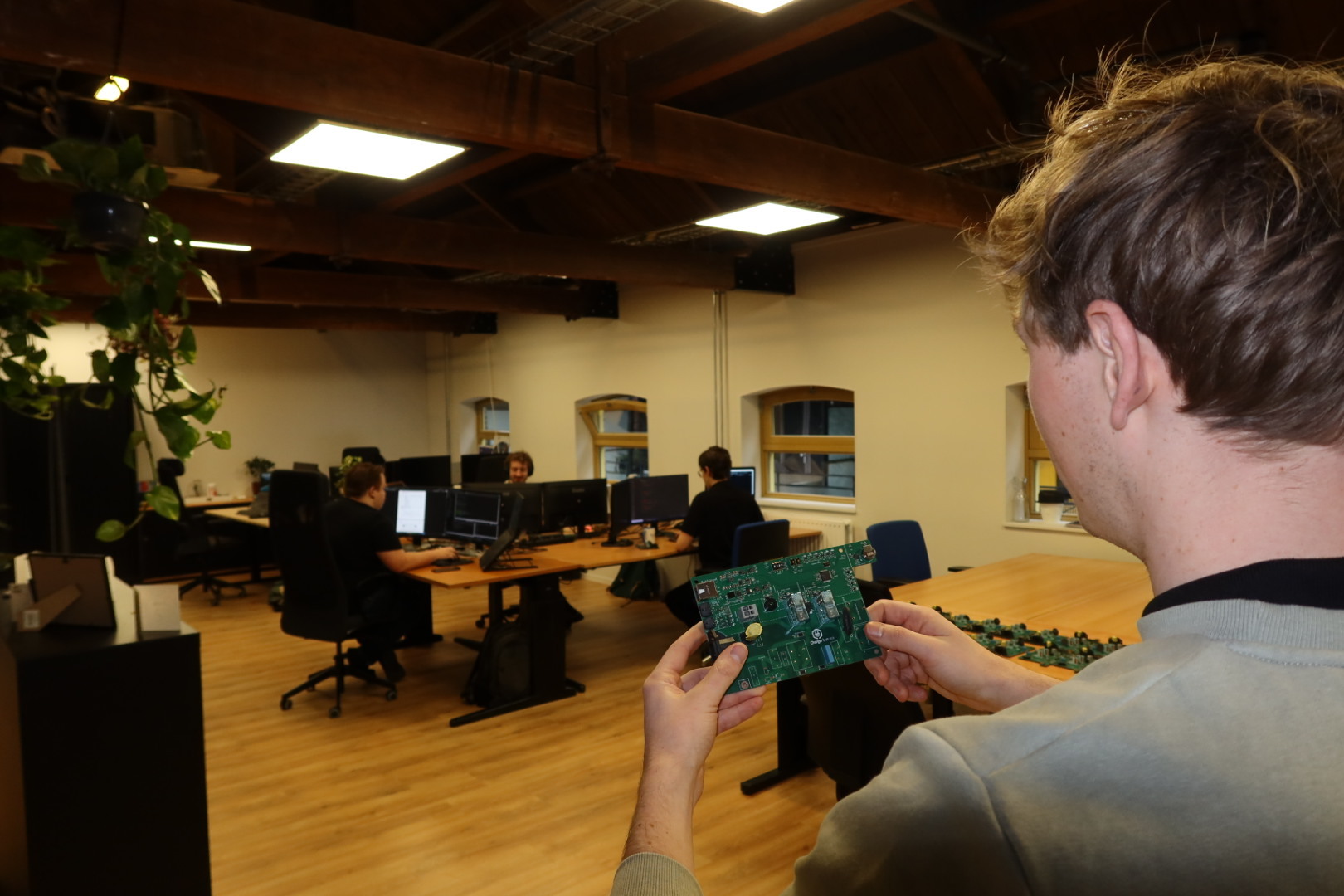 Hoogwaardige PCB in innovatieve omgeving op ruimtelijk kantoor insyte technology